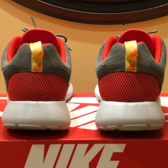 Nike Roshe Run Red & Grey Suede Unisex Sneakers - Picture 5 of 8